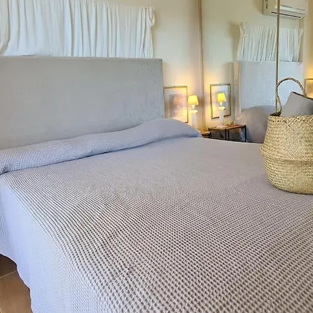 Apartment Chloe Luxury Beachfront Karavomylos