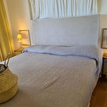 Apartment Chloe Luxury Beachfront Karavomylos