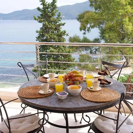 Chloe Luxury Beachfront Karavomylos