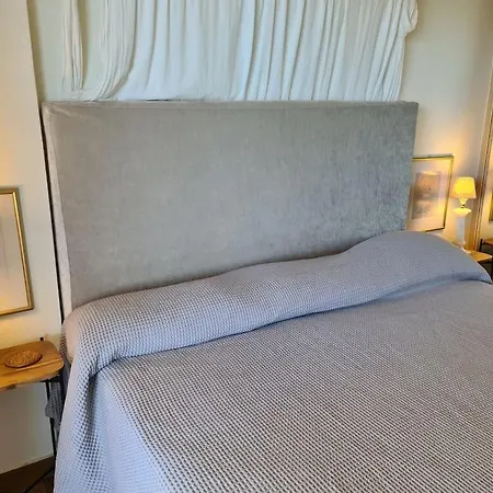 Chloe Luxury Beachfront Apartment Karavomylos