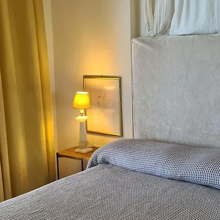 Chloe Luxury Beachfront דירה