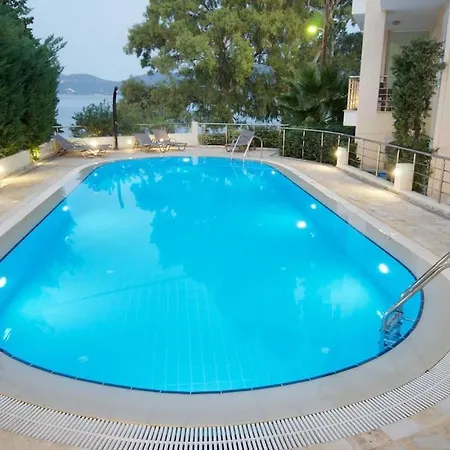 דירה Chloe Luxury Beachfront קרבומילוס