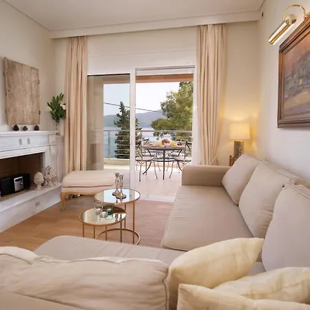 Chloe Luxury Beachfront דירה קרבומילוס